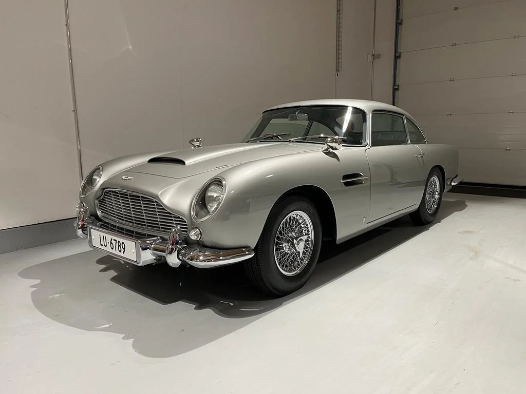 Historické vozidlo Aston Martin pripravené na registráciu na slovenské H značky